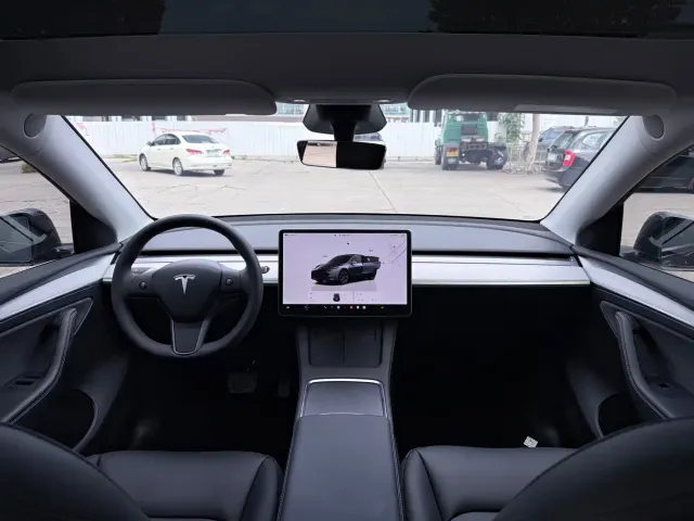 Tesla Model Y — Фото автомобиля 7