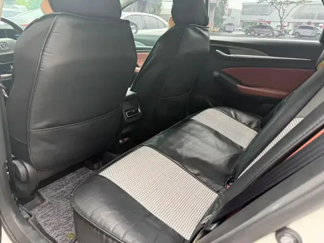 Changan Eado — Фото автомобиля 6