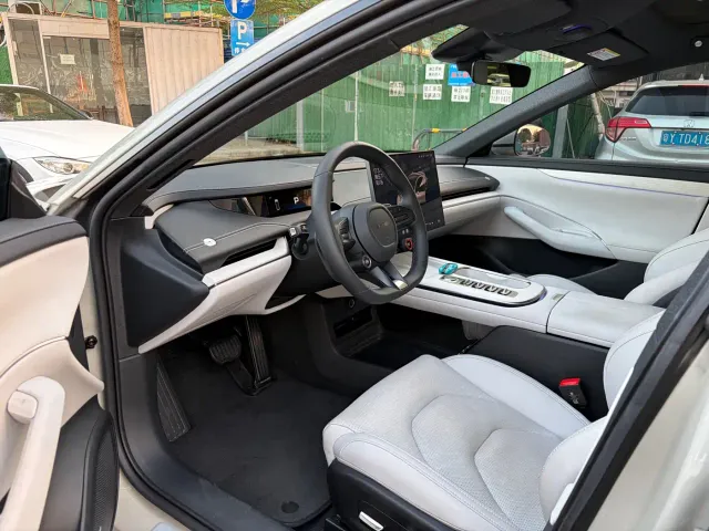 Xiaomi SU7 — Фото автомобиля 12