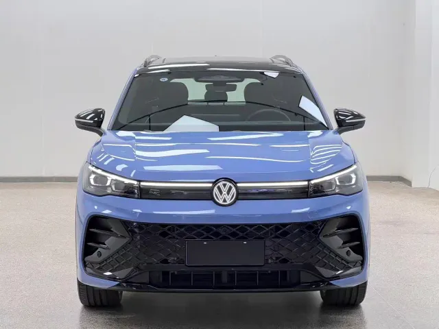Volkswagen Tiguan L — Фото автомобиля 2