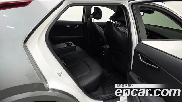 Kia Niro — Фото автомобиля 18