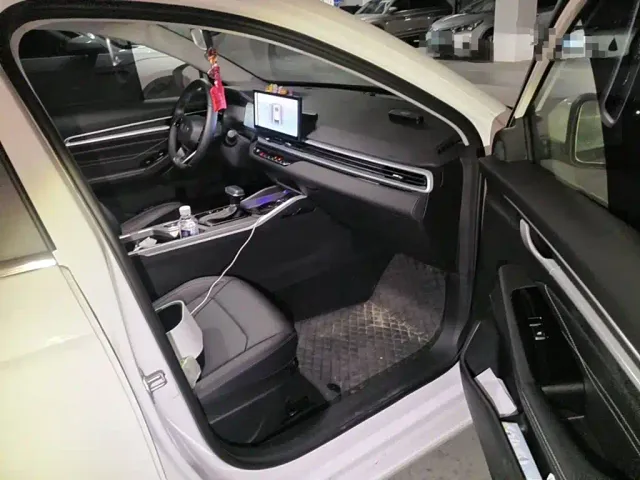 Geely Emgrand — Фото автомобиля 13