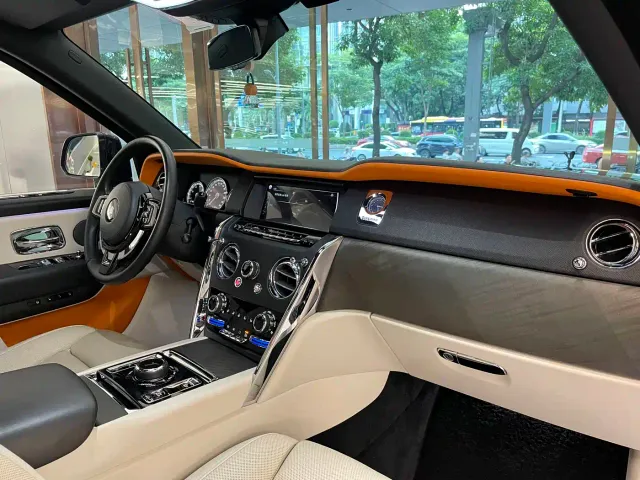 Rolls-Royce Cullinan — Фото автомобиля 11