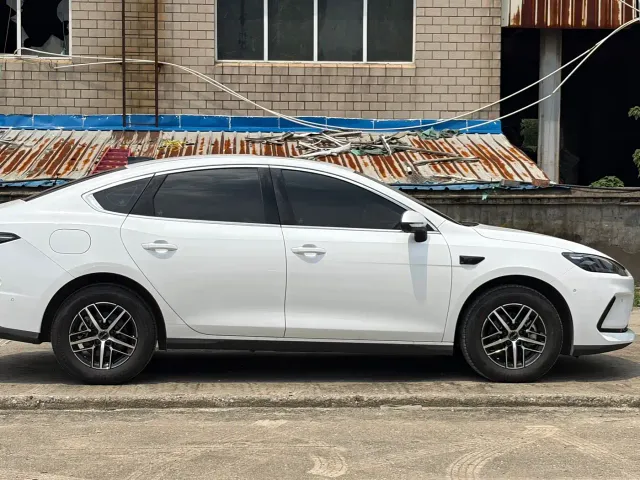 BYD Seal 05 DM-i — Фото автомобиля 8