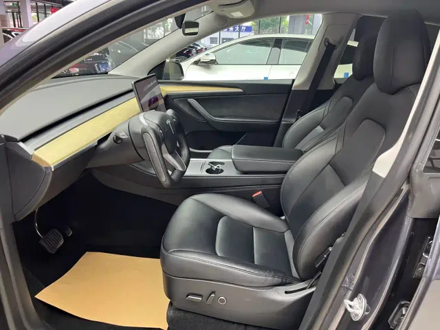 Tesla Model Y — Фото автомобиля 4