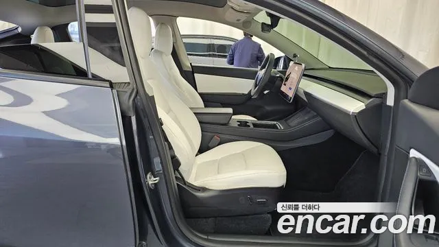 Tesla Model Y — Фото автомобиля 11