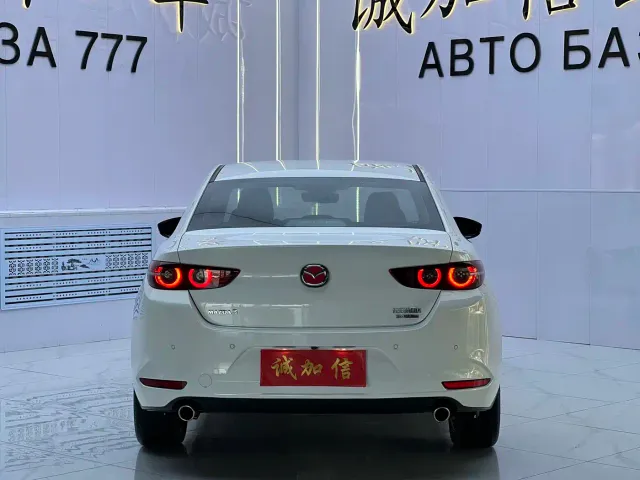 Mazda Axela — Фото автомобиля 5