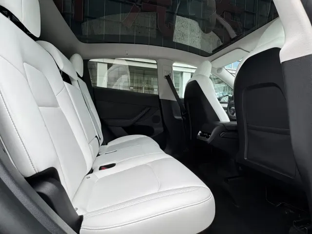 Tesla Model Y — Фото автомобиля 14