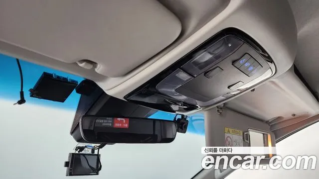 Hyundai Staria Staria L3.5 Инвалидная коляска Подъёмник/Slope — Фото автомобиля 15