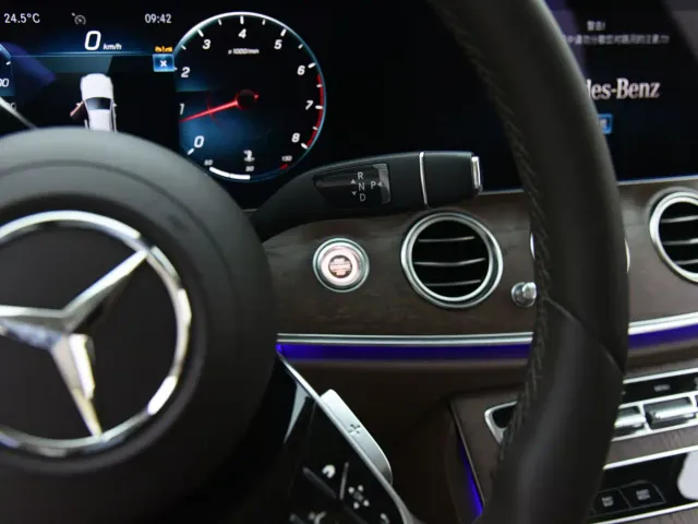 Mercedes-Benz E-Class — Фото автомобиля 8