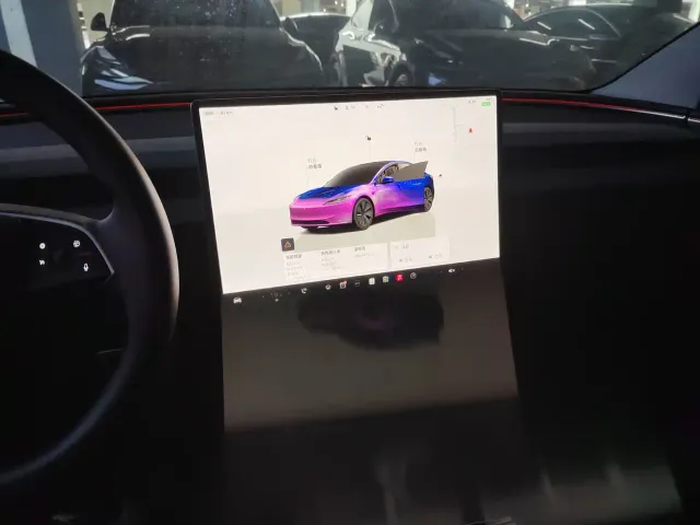 Tesla Model 3 — Фото автомобиля 6