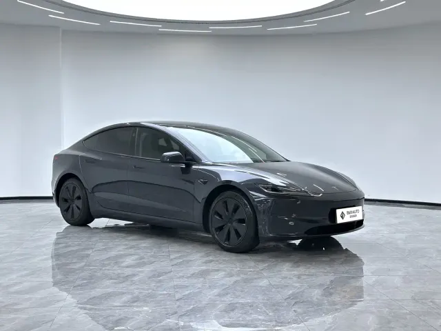 Tesla Model 3 — Фото автомобиля 2