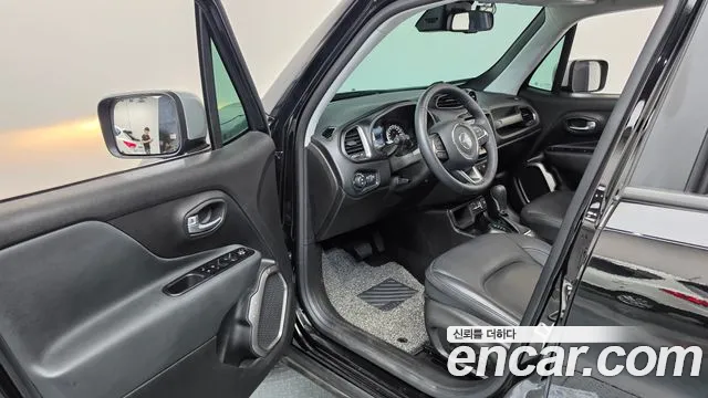 Jeep Renegade — Фото автомобиля 15