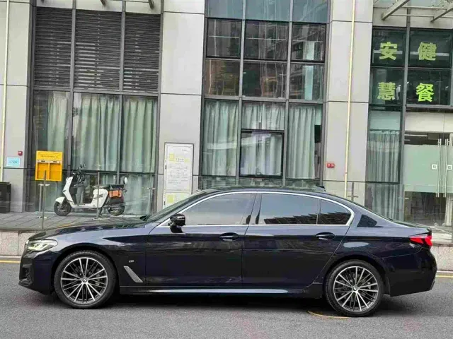 BMW 5 Series — Фото автомобиля 2