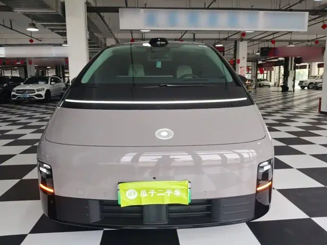 Li Auto MEGA — Фото автомобиля 2