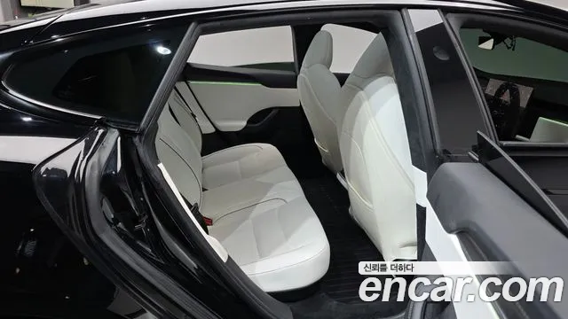 Tesla Model S — Фото автомобиля 11