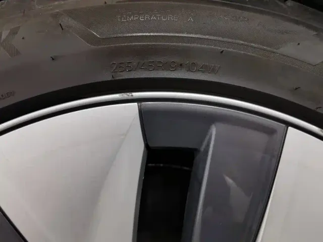 Tesla Model Y — Фото автомобиля 24