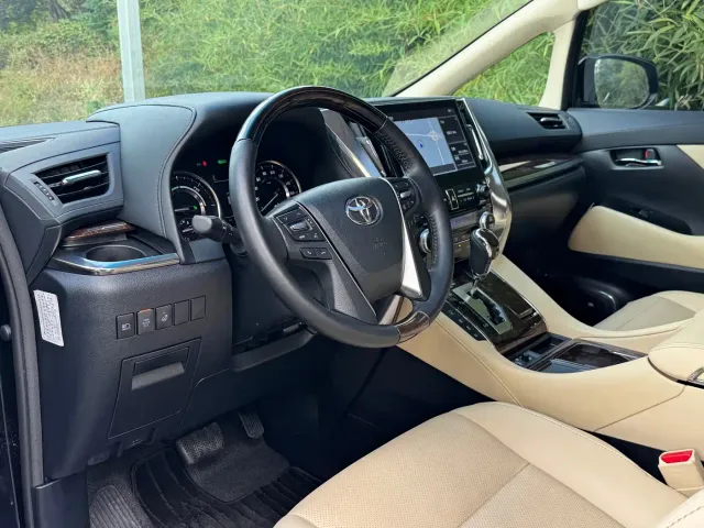 Toyota Alphard — Фото автомобиля 7