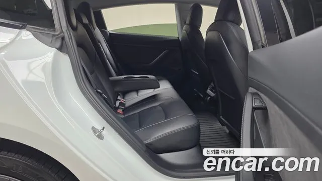 Tesla Model 3 — Фото автомобиля 17
