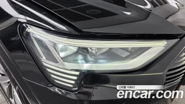 Audi e-tron — Фото автомобиля 22