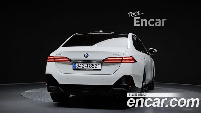 BMW 5-Series 5 серия (G60) 530i xDrive M Sport — Фото автомобиля 3