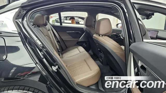 BMW 5 Series G60 — Фото автомобиля 17