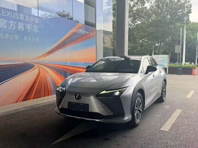 Фотография автомобиля — Lexus RZ