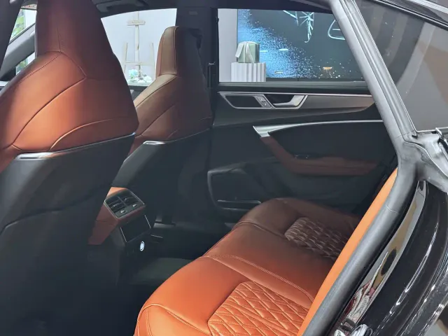 Audi A7L — Фото автомобиля 6
