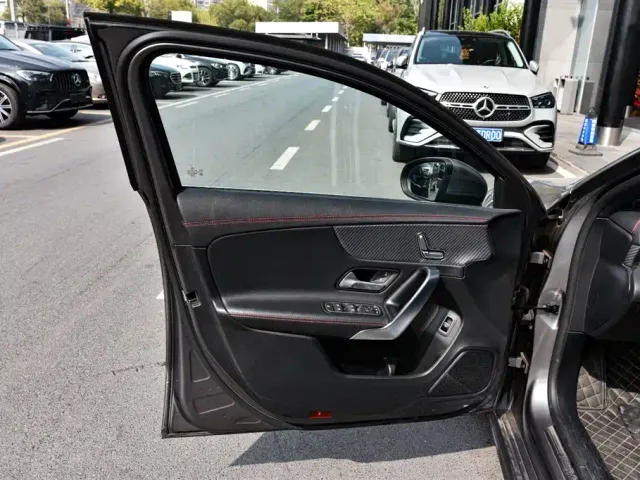 Mercedes-Benz Mercedes-Benz A-Class 2023 A 200 L Fashion — Фото автомобиля 11