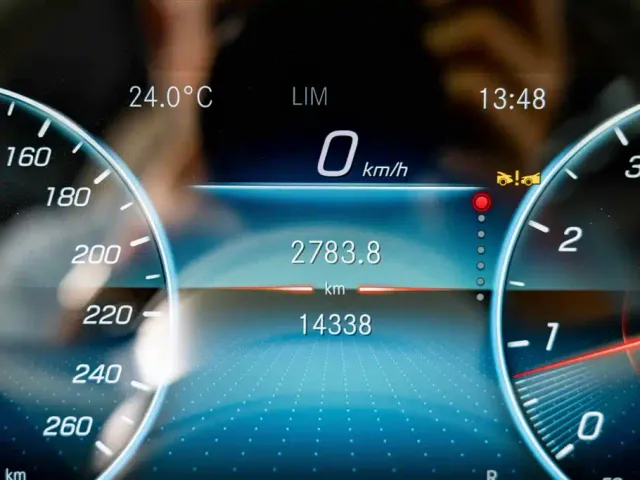 Mercedes-Benz E-Class — Фото автомобиля 11