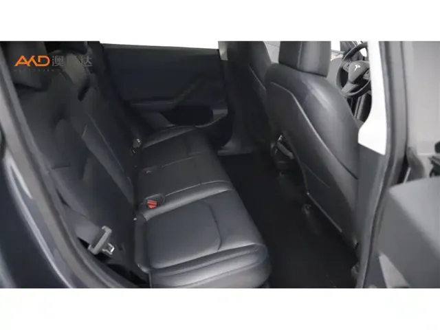 Tesla Model Y — Фото автомобиля 8