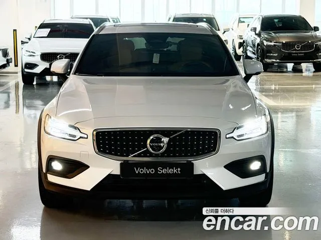 Volvo V60 — Фото автомобиля 3