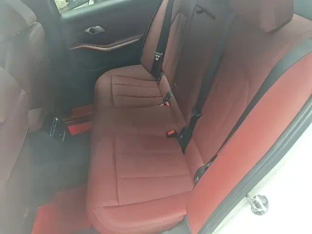 BMW 3 Series — Фото автомобиля 12