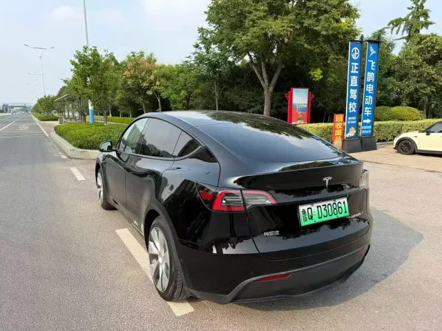 Tesla Model Y — Фото автомобиля 8