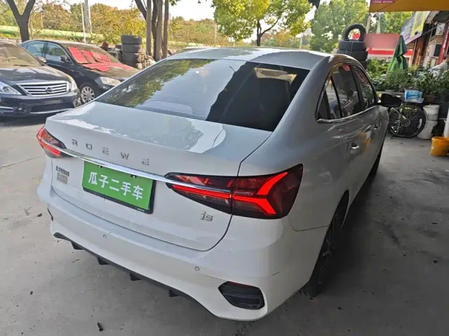 Roewe i5 — Фото автомобиля 6