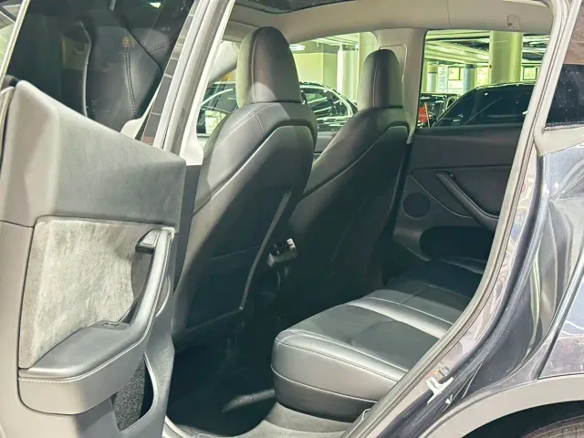 Tesla Model Y — Фото автомобиля 6