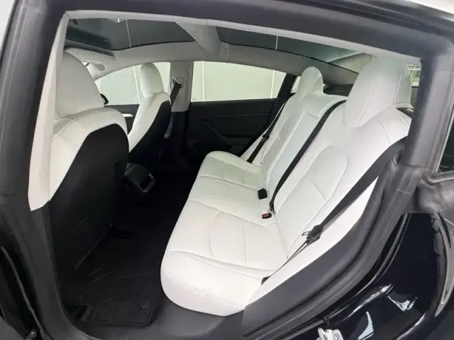 Tesla Model 3 — Фото автомобиля 7