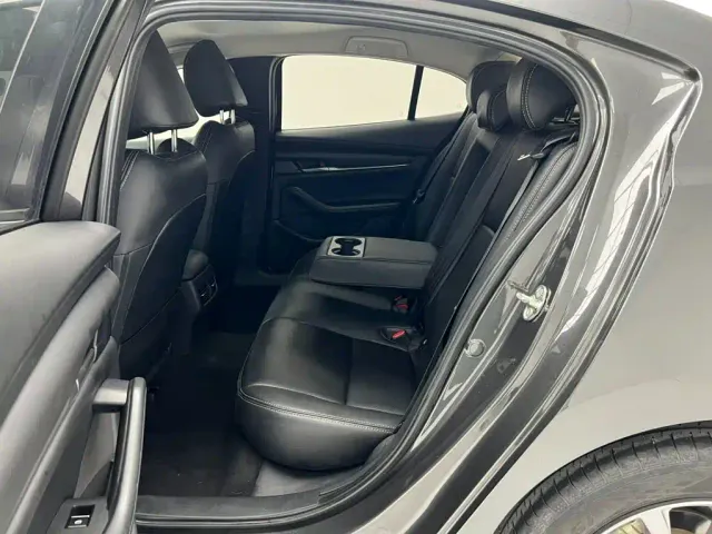 Mazda Axela — Фото автомобиля 14