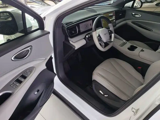 BYD Sealion 06 — Фото автомобиля 15