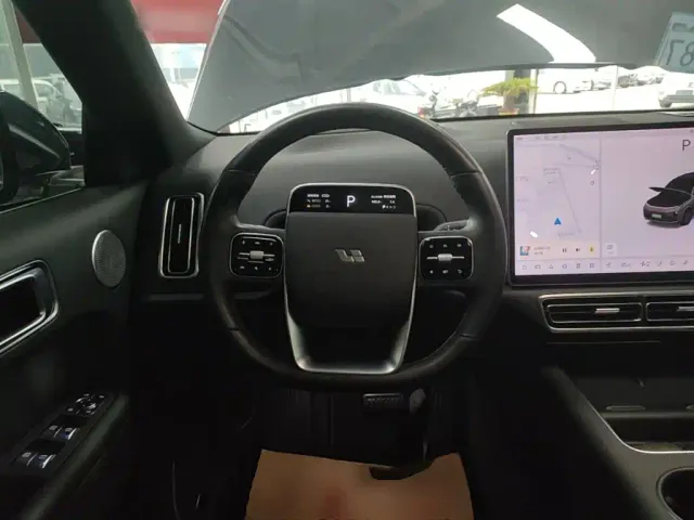 Li Auto L8 — Фото автомобиля 10