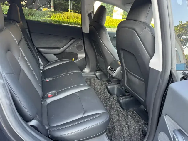 Tesla Model Y — Фото автомобиля 7