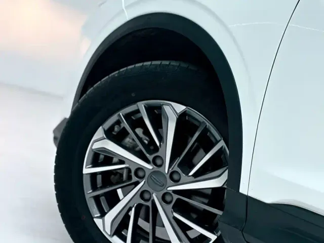 Geely Binyue — Фото автомобиля 10