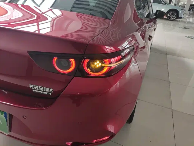 Mazda Axela — Фото автомобиля 7