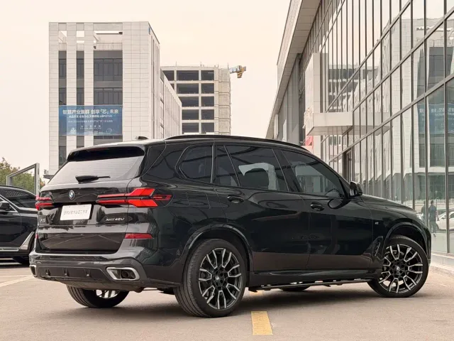 BMW BMW X5 2023 xDrive 40Li M Sport Black Night Package — Фото автомобиля 27