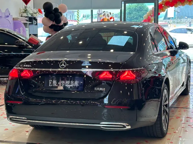 Mercedes-Benz E-Class — Фото автомобиля 5