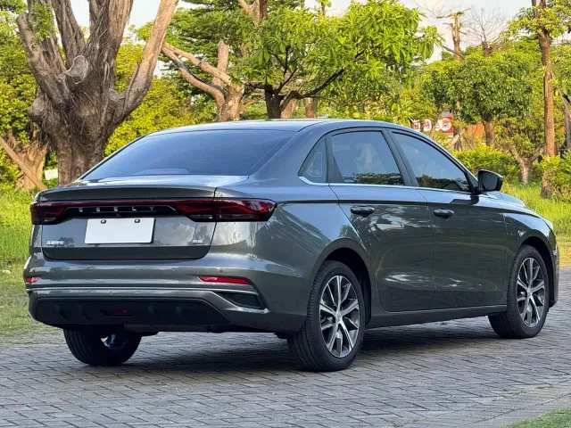 Geely Emgrand — Фото автомобиля 9