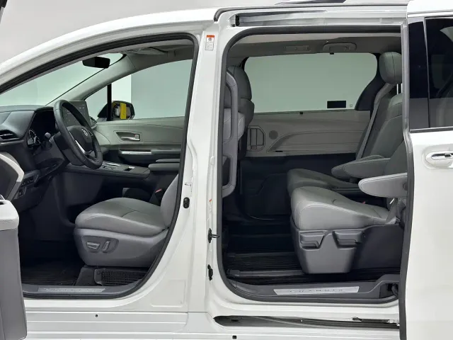 Toyota Granvia — Фото автомобиля 8