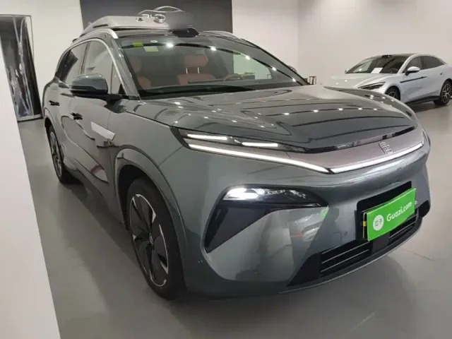 BYD Tang L — Фото автомобиля 3