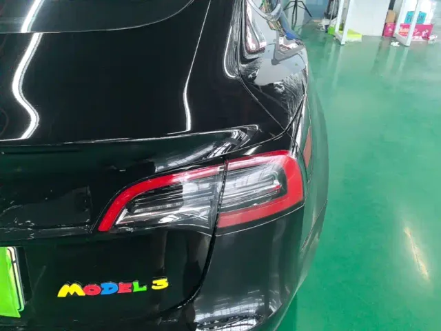 Tesla Model 3 — Фото автомобиля 7