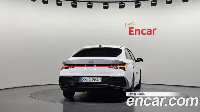 Hyundai AVANTE Inspiration — Фото автомобиля 4